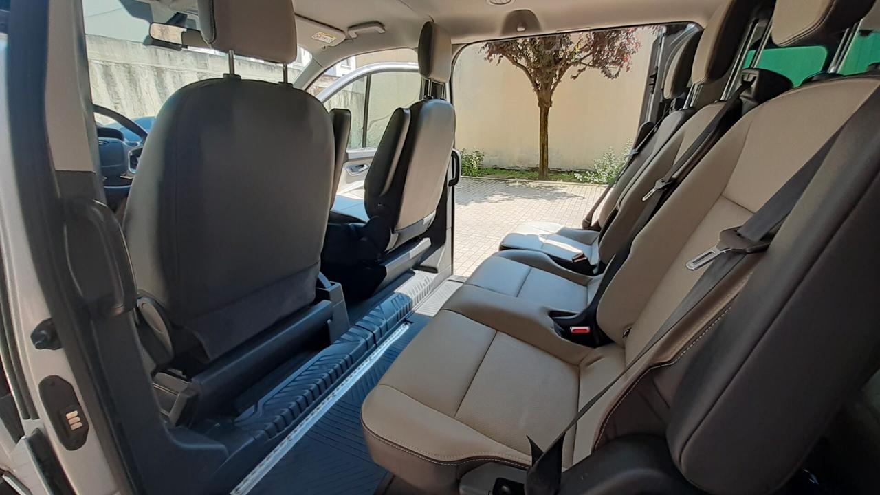 Ford Tourneo Custom Ford Tourneo Connect trasporto disabili pedana