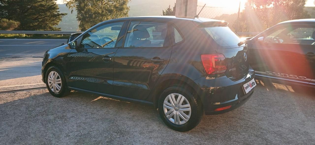 Volkswagen Polo 1.0 MPI 5P Trendline - 2014