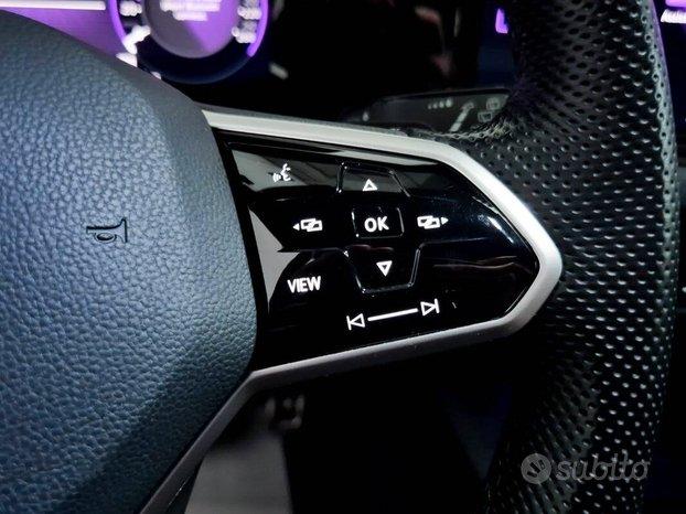 Volkswagen Golf 1.5 etsi evo R-Line 130cv dsg