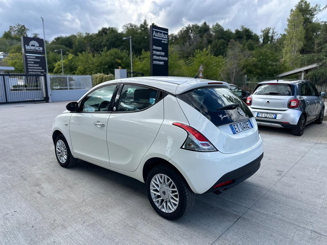 Lancia Ypsilon 0.9 TwinAir 85 CV 5 porte Metano Ecochic Elle