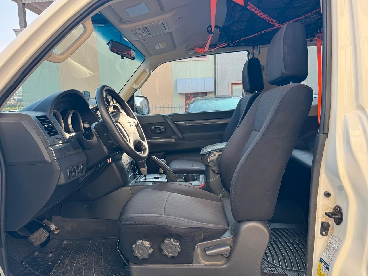 Mitsubishi Pajero 3.2 DI-D 16V aut. 3p. AUTO