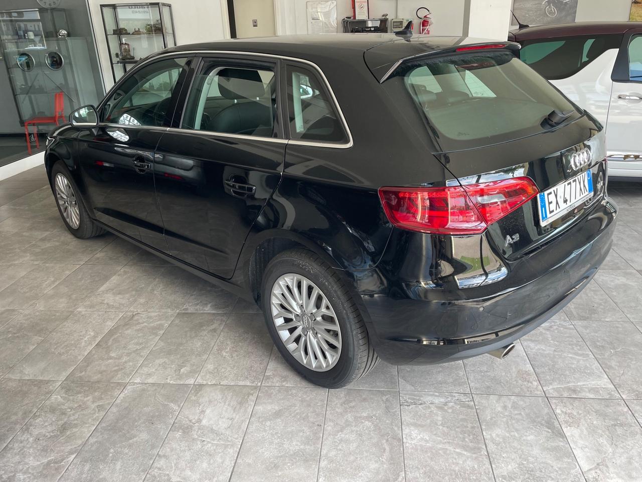 Audi A3 Sedan 1.6 TDI clean diesel S tronic Ambiente