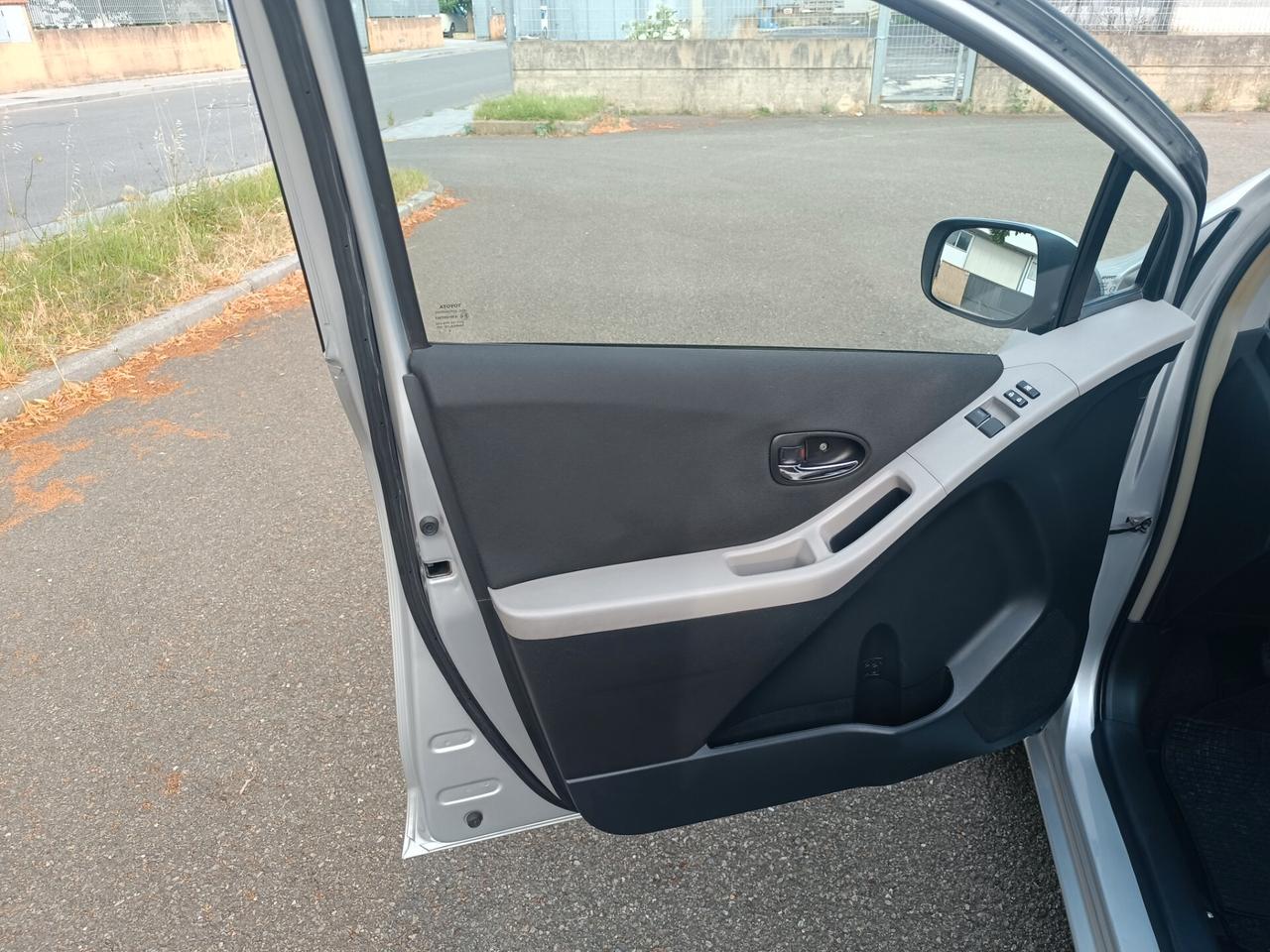 Toyota Yaris 1.0 5 porte SOLAMENTE 108.000 KM