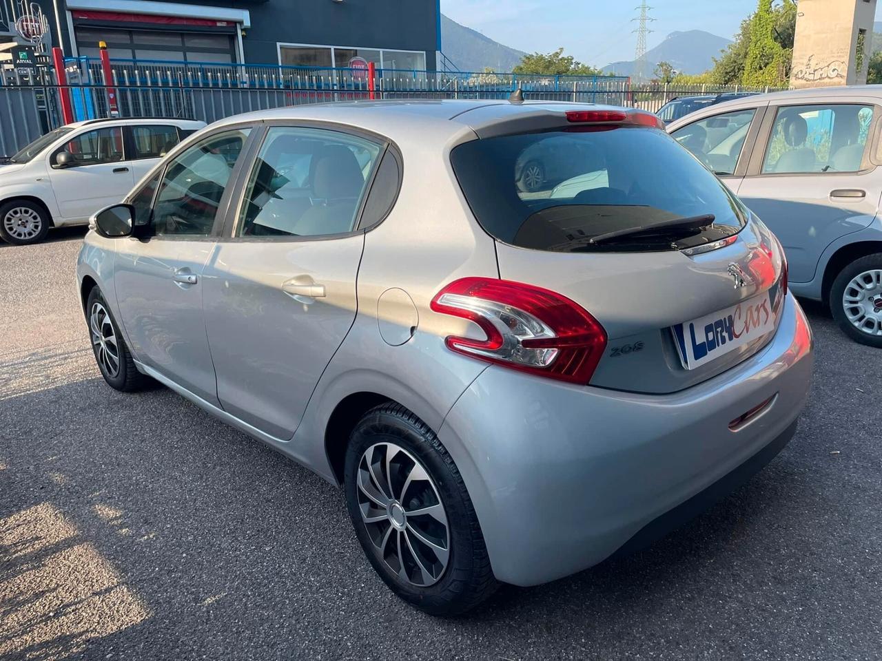 Peugeot 208 1.4 HDi 68 CV 5 porte Access ADATTA A NEOPATENTATI