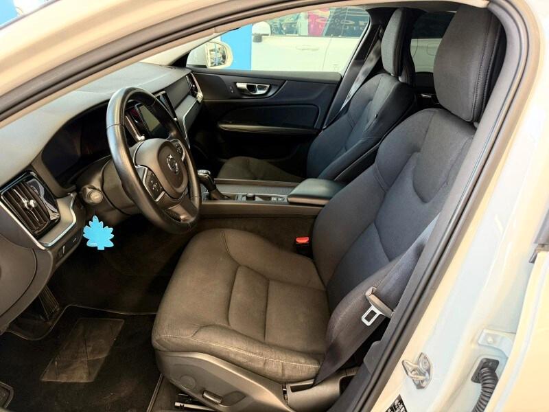 VOLVO V60 (2018-->) V60 D3 Business