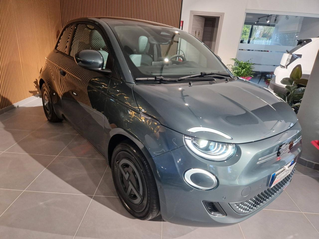 Fiat 500e Berlina 42 kWh Giorgio Armani 12/2024 KM24000 ITALIANA UNICO PROPRIETARIO