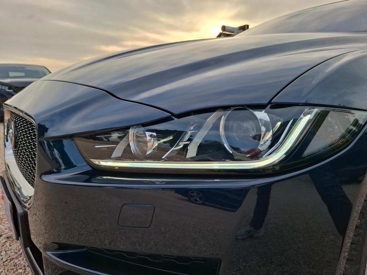 Jaguar XE 2.0 D 180cv *SOLO 23.000 KM*