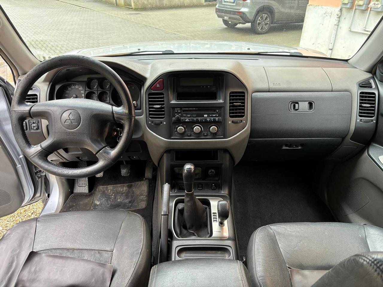 Mitsubishi Pajero 3.2 16V DI-D 5p. 7 posti gancio