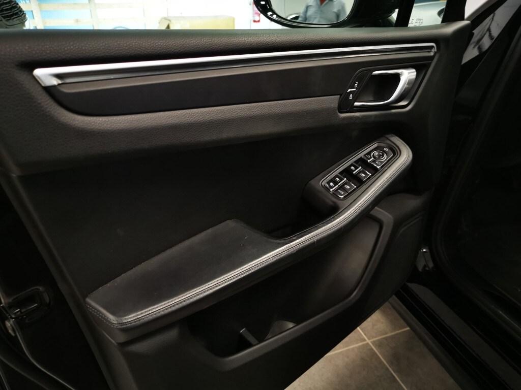 PORSCHE Macan 2.0 T