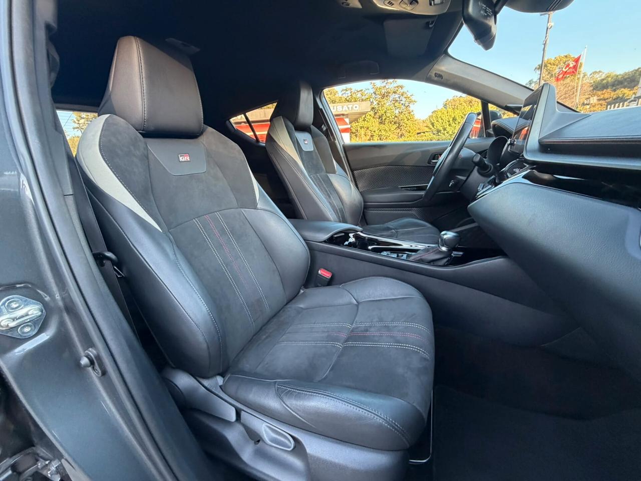 Toyota C-HR 1.8 Hybrid E-CVT GR Sport