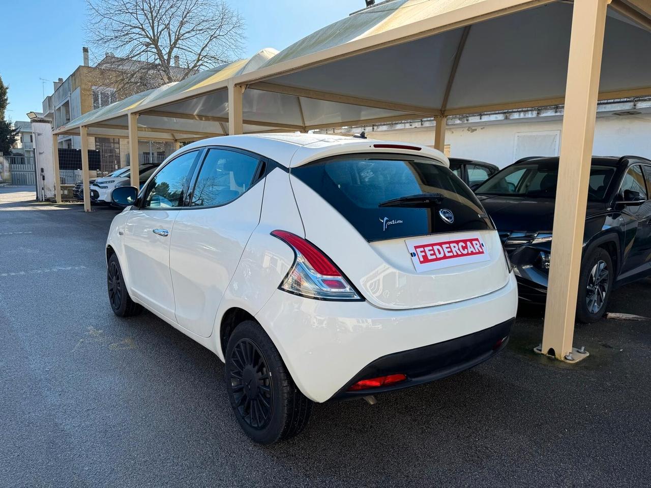 Lancia Ypsilon 1.0 FireFly 5 porte S&S Hybrid Ecochic Silver