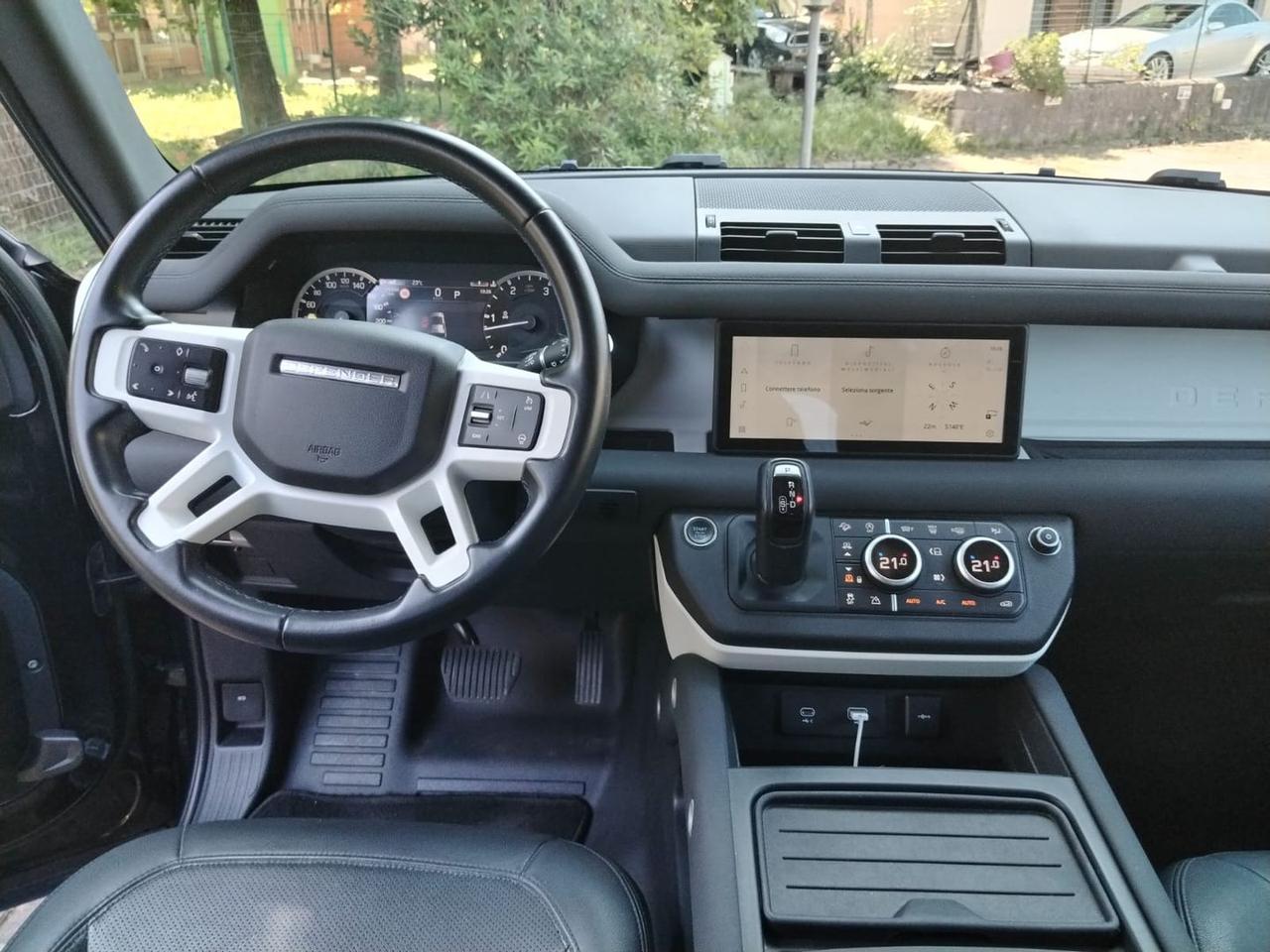 Land Rover Defender X-Dynamic SE D 200 MHEV