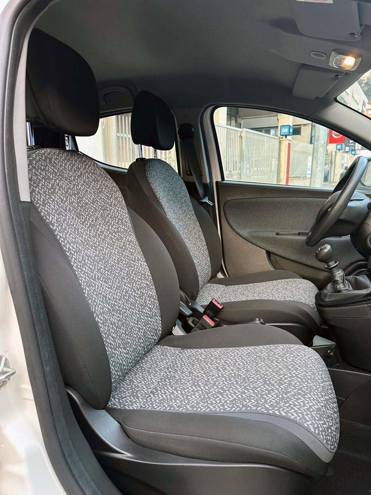 Lancia Ypsilon 1.0 FireFly S&S Hybrid Ecochic Silver Unico Proprietario Adatta Neo Patentati