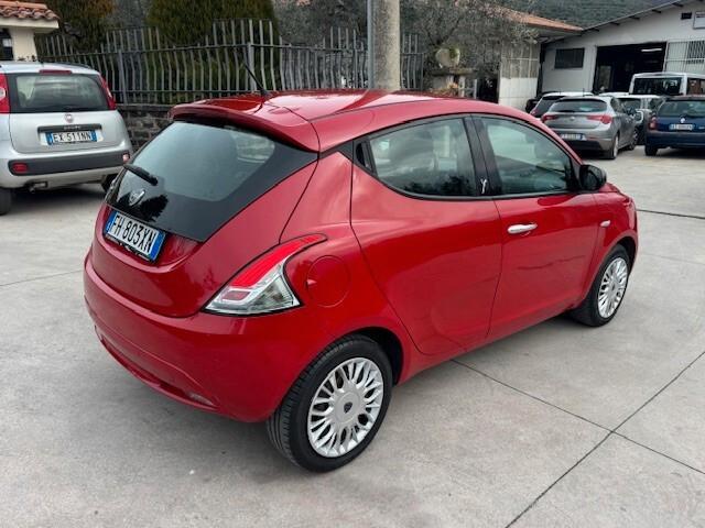 Lancia Ypsilon 1.2 69 CV 5 porte Silver