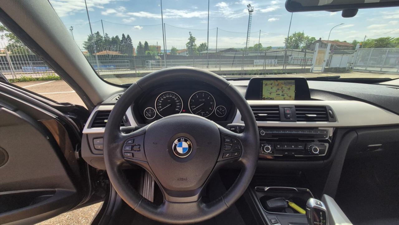 BMW Serie 3 (F30/31) 318d Touring Business A...