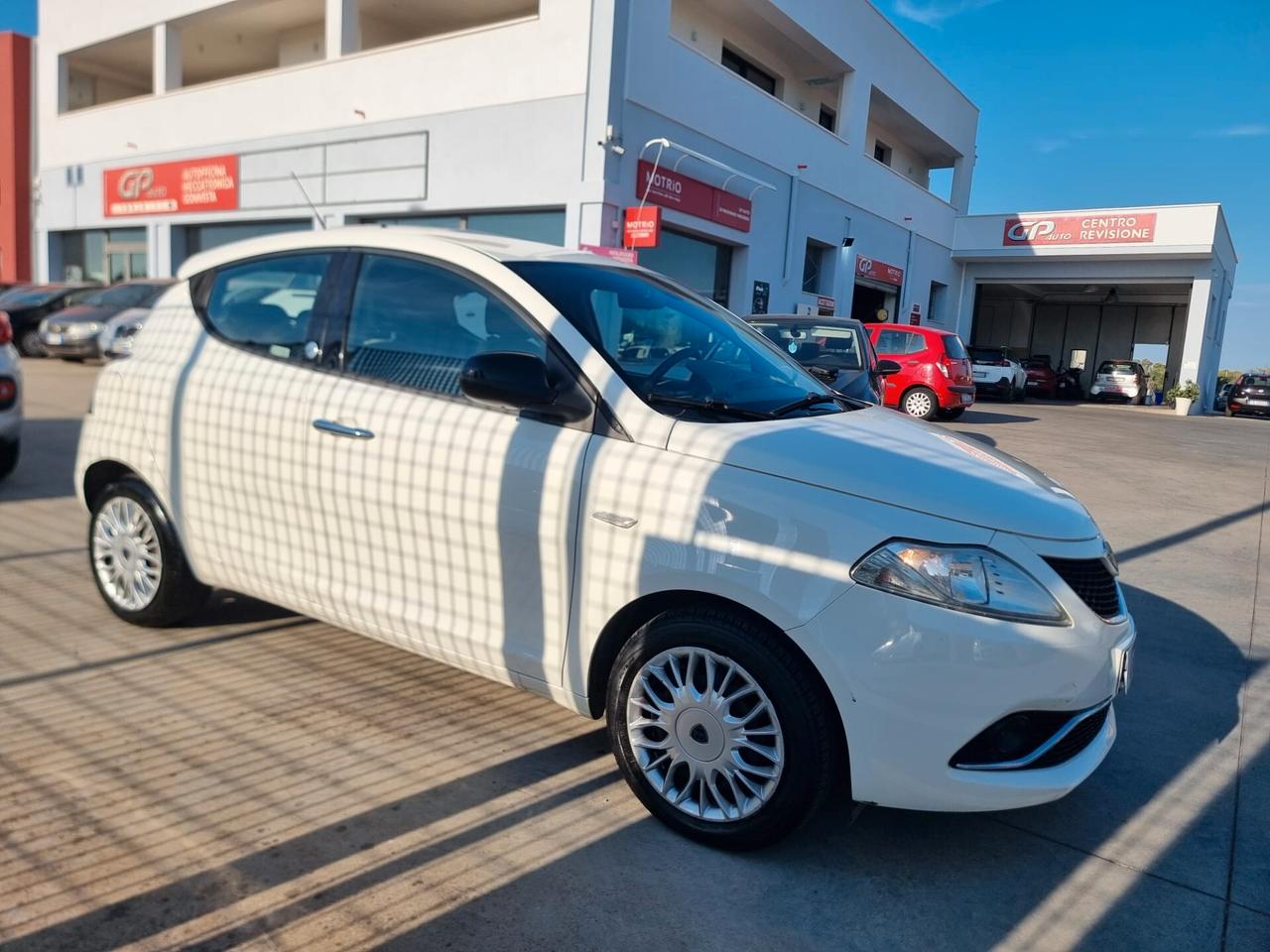 Lancia Ypsilon 1.2 69 CV 5 porte GPL Ecochic Gold GPL
