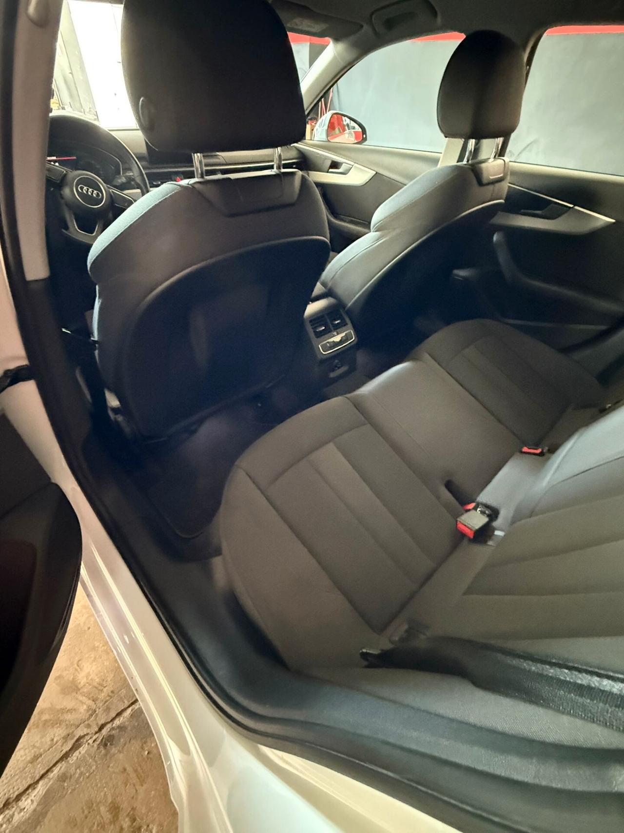 Audi A4 Avant 40 TDI S tronic line edition