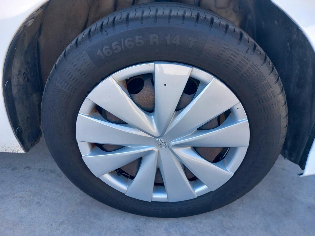 Toyota Aygo Connect 1.0 VVT-i 72 CV 5 porte x-play