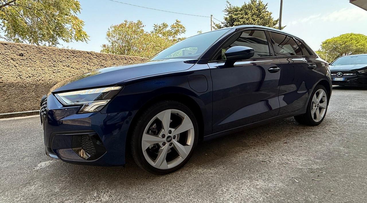 Audi A3 40TFSI 1.5 benzina/elettrica plugin 150+54 cv