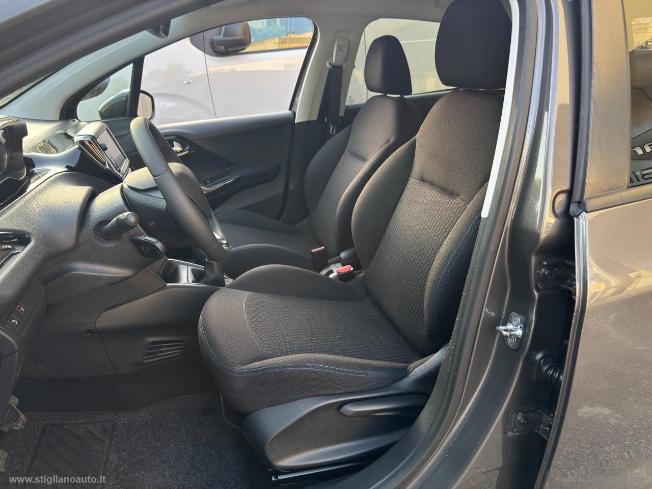 PEUGEOT 208 PureTech 82 S&S 5p. Signature