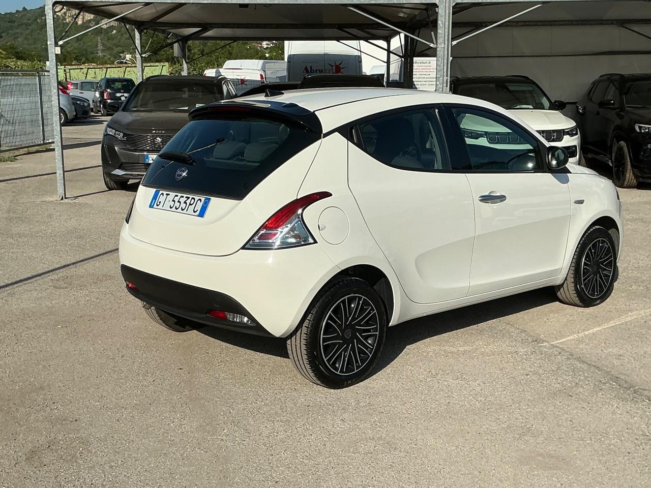 Lancia Ypsilon 1.0 70Cv FireFly Hybrid Gold 5 Posti