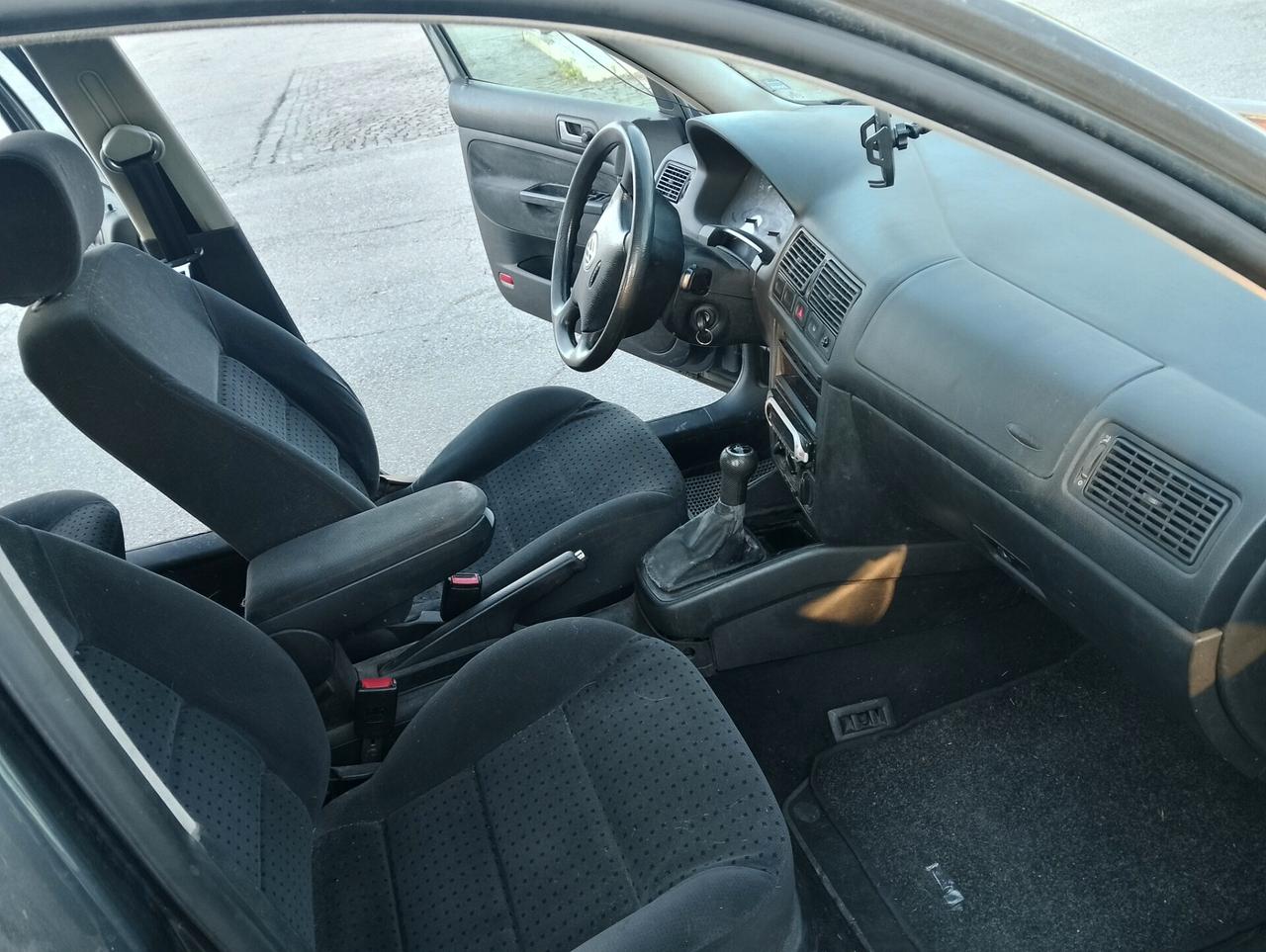 Volkswagen Golf 1.6 impianto a GPL valido fino 2034