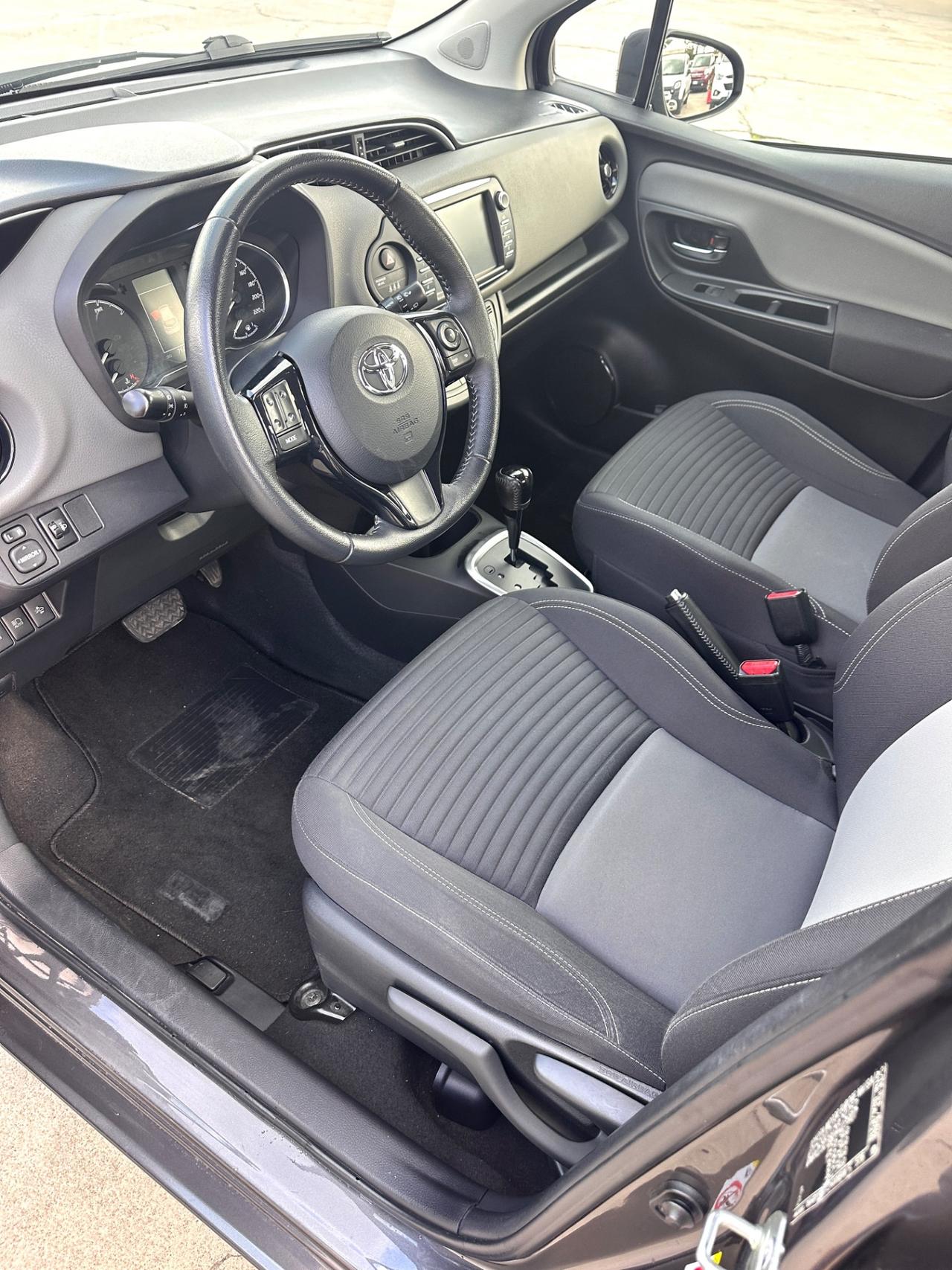 Toyota Yaris 1.5 BENZ/Hybrid 101cv 5p Lounge AUTOMATICA