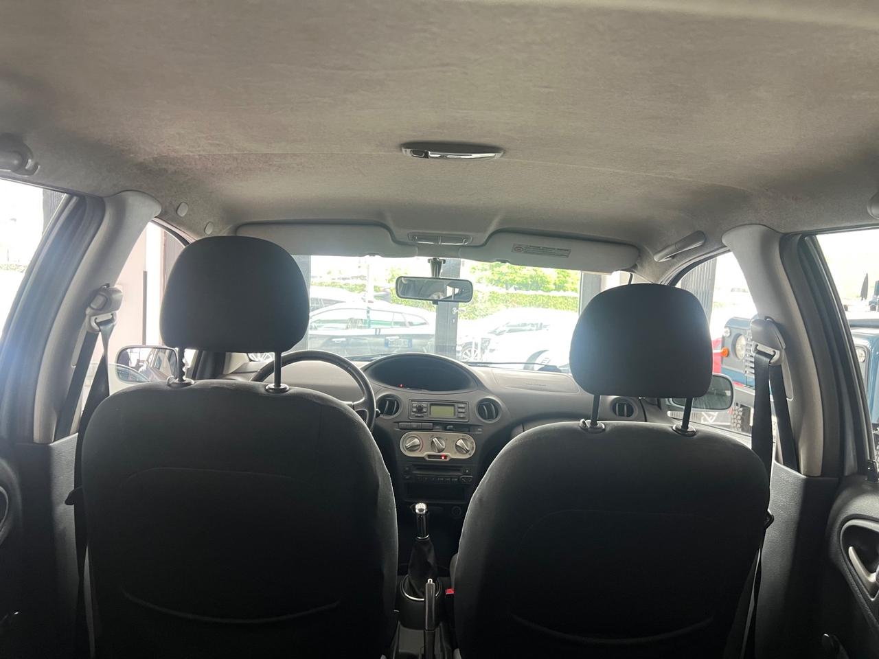 Toyota Yaris 1.0i 16V cat 5 porte Sol