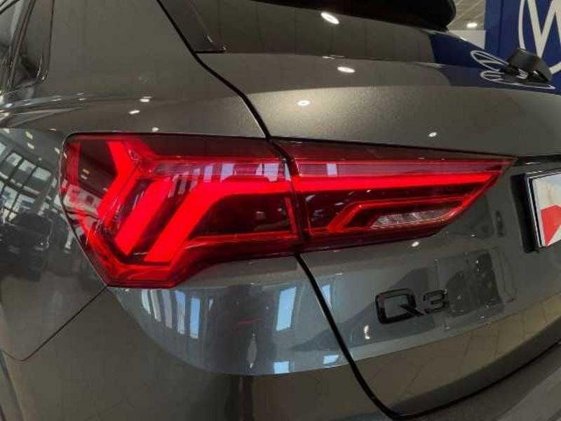 Audi Q3 II 2018 35 2.0 tdi Identity Black s-tronic