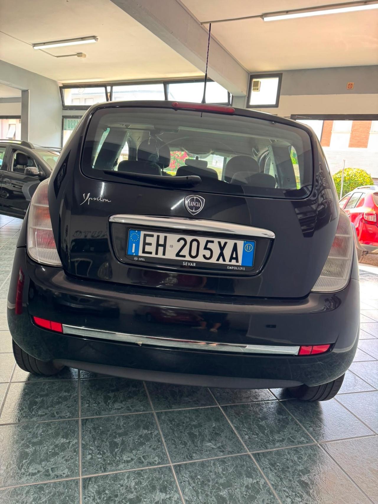 Lancia Ypsilon 1.3 MJT 75 CV Diva