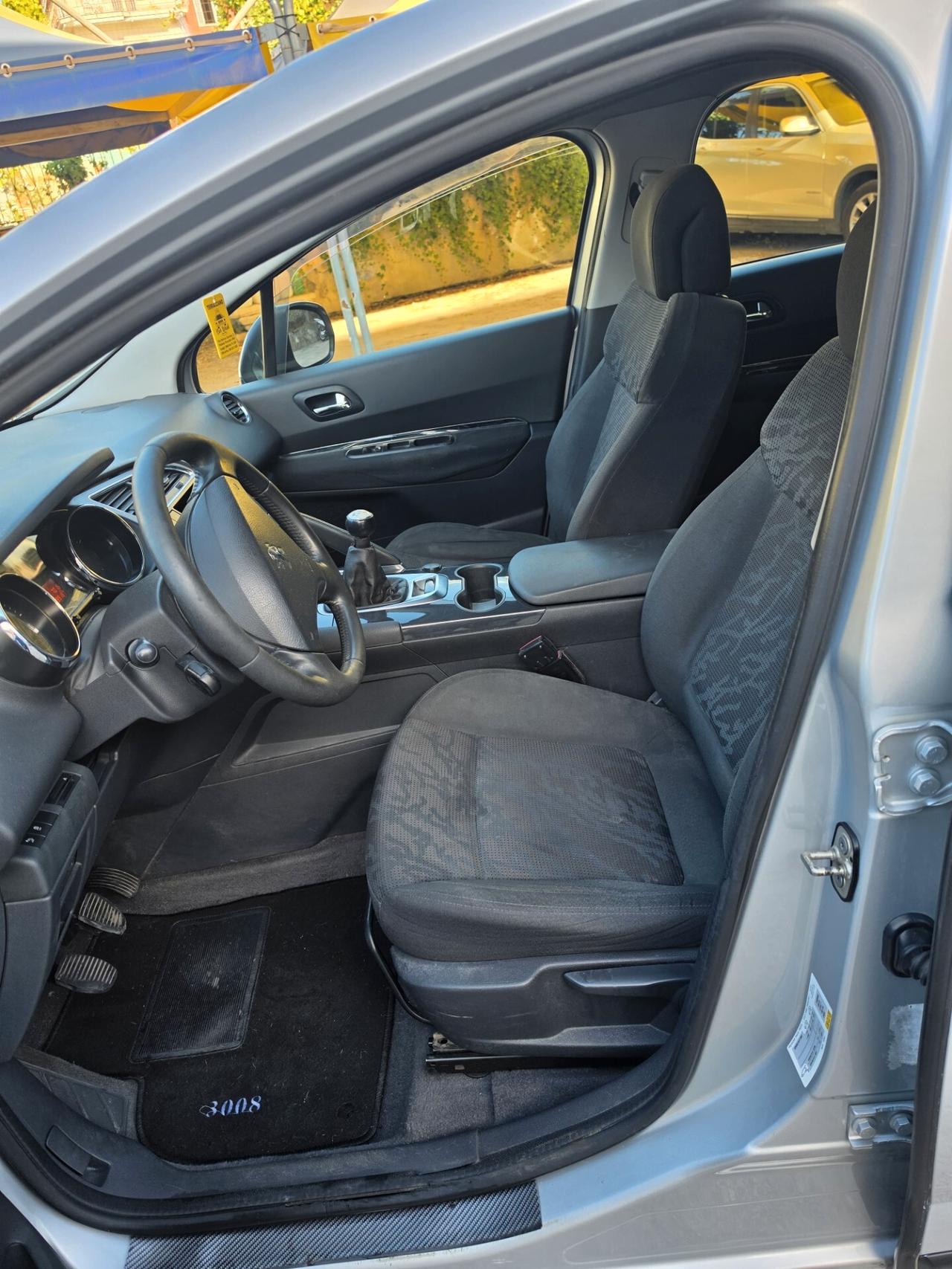 Peugeot 3008 1.6 HDi 115CV Allure