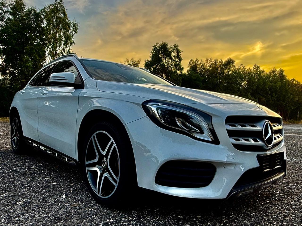 MERCEDES- BENZ GLA 200 D AMG PREMIUM