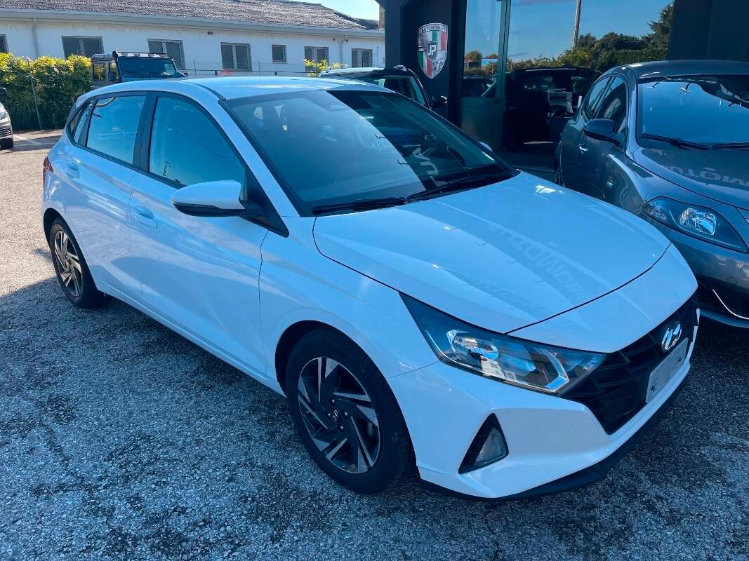 Hyundai i20 1.2 mpi Connectline Retrocamera LED