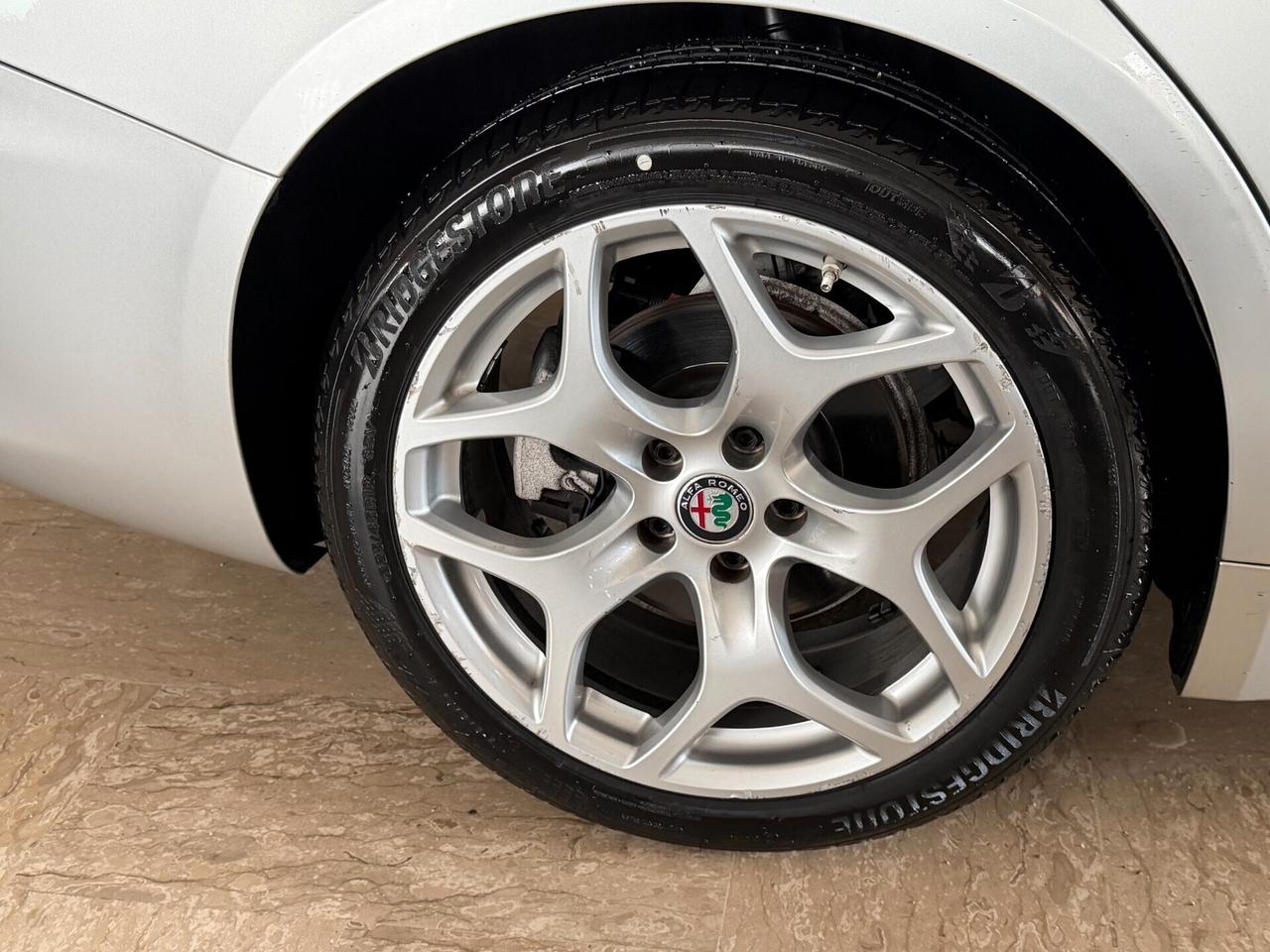 Alfa Romeo Giulia 2.2 TURBODIESEL 160 cv. AT8 EXECUTIVE (Nav)