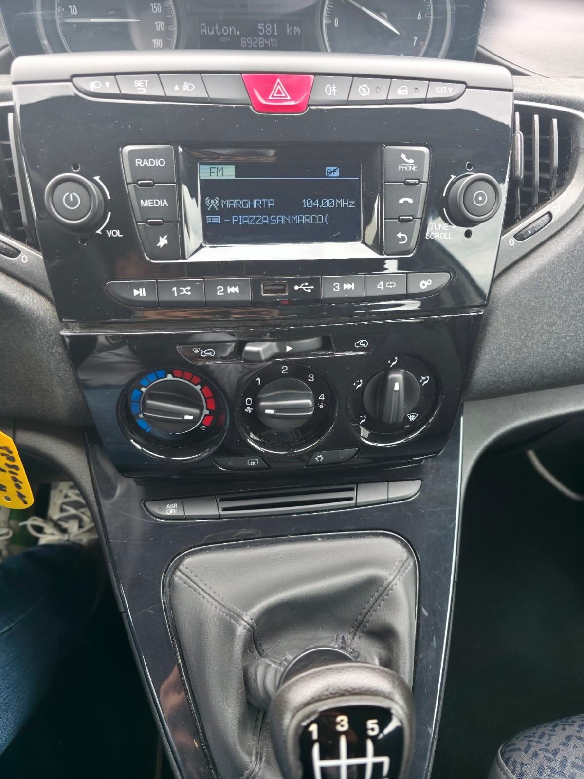 Lancia Ypsilon 1.0 FireFly 5 porte S&S Hybrid Ecochic A. Ferretti