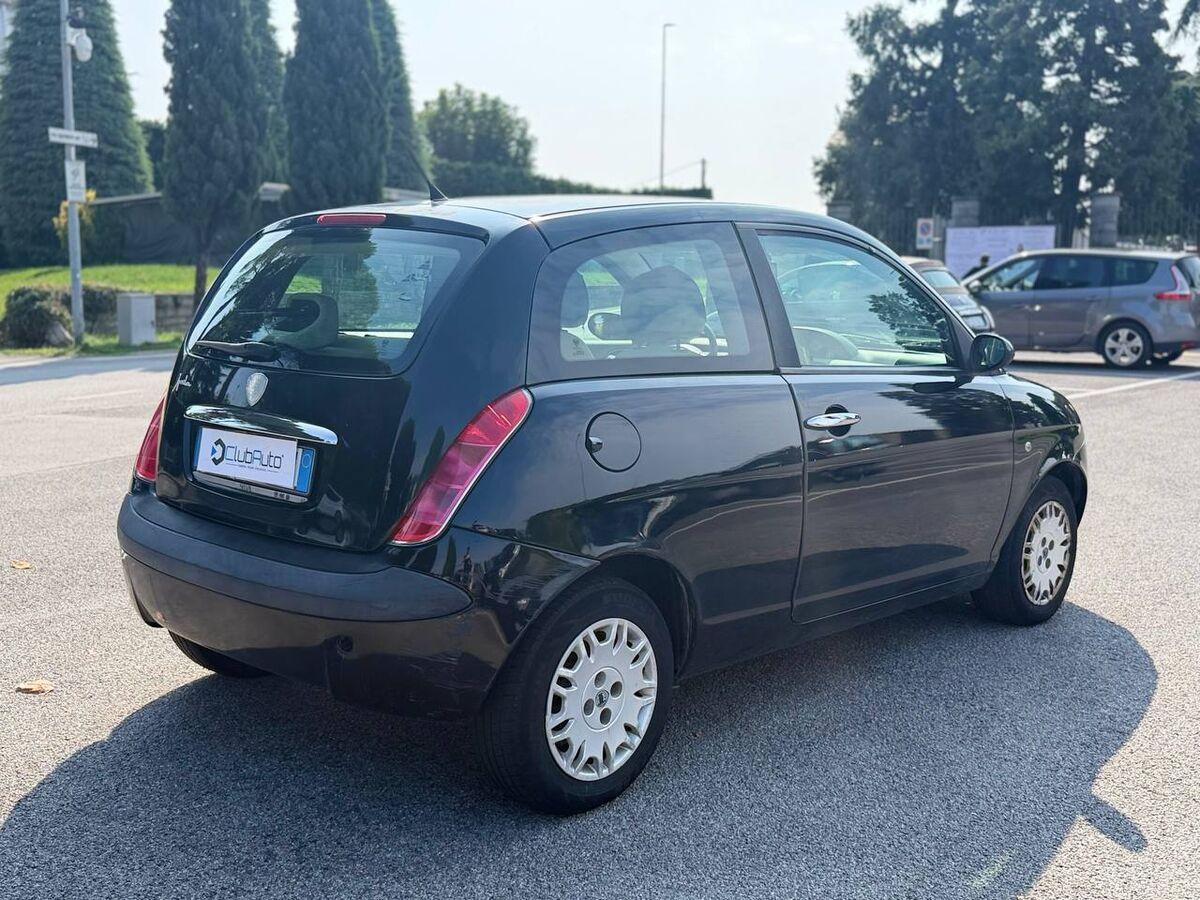 Lancia Ypsilon 1.2 8v