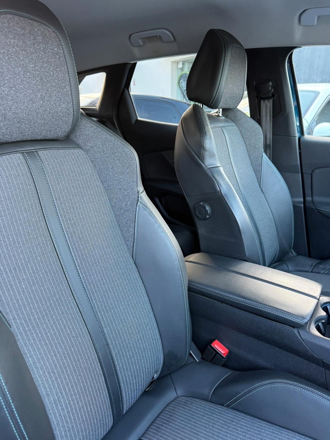 Peugeot 3008 BlueHDi 130 S&S Allure 02/2021