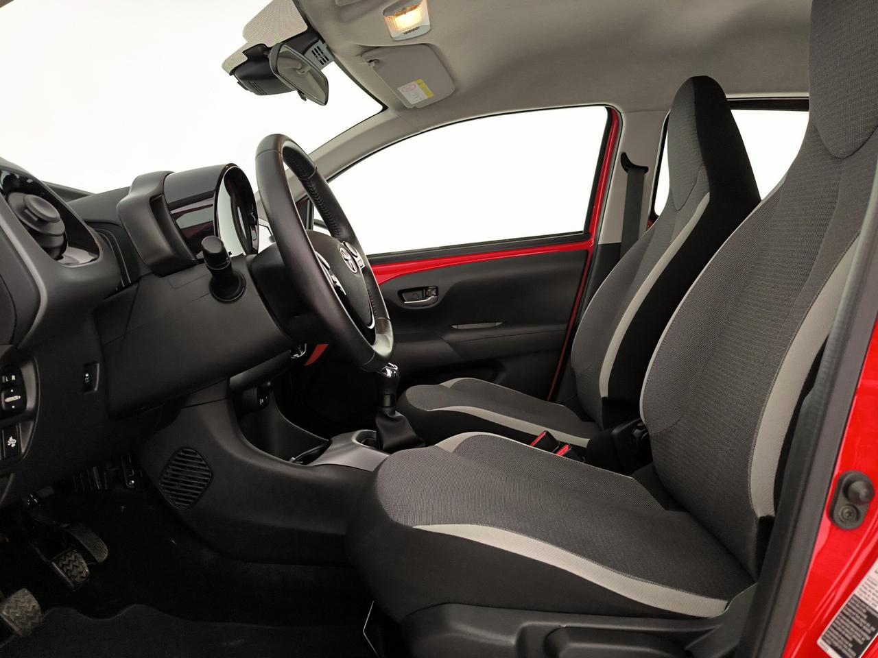 Toyota Aygo 5p 1.0 x-play 72cv