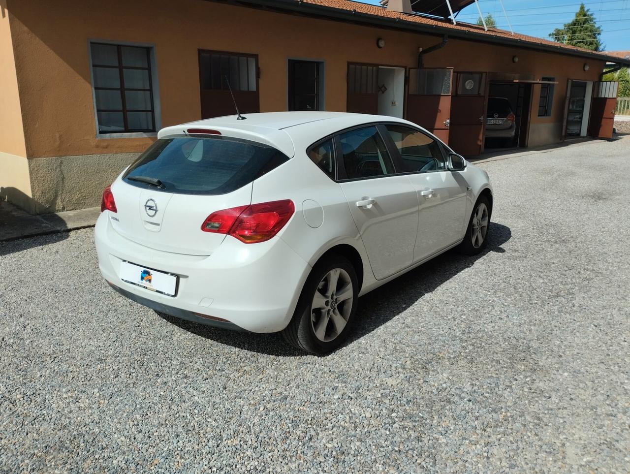 Opel Astra 1.4 100CV 5 porte Cosmo