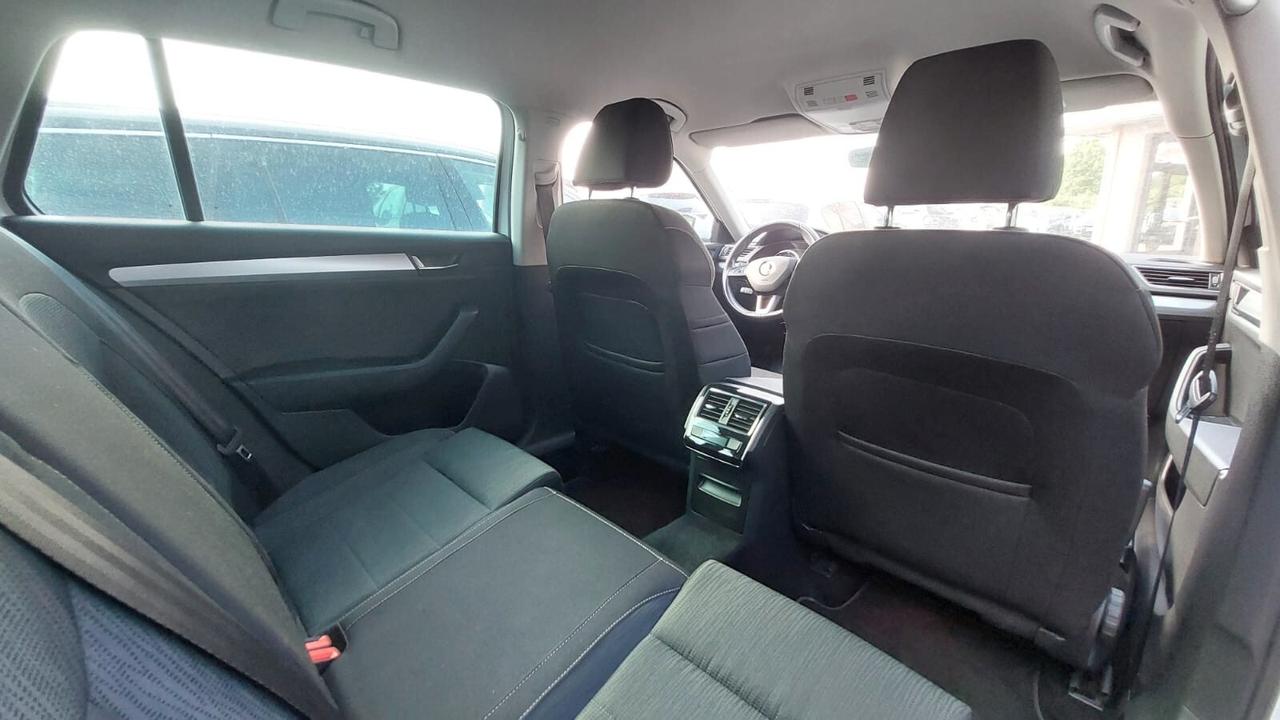 Skoda Superb 1.6 Cambio Automatico Neopatentati