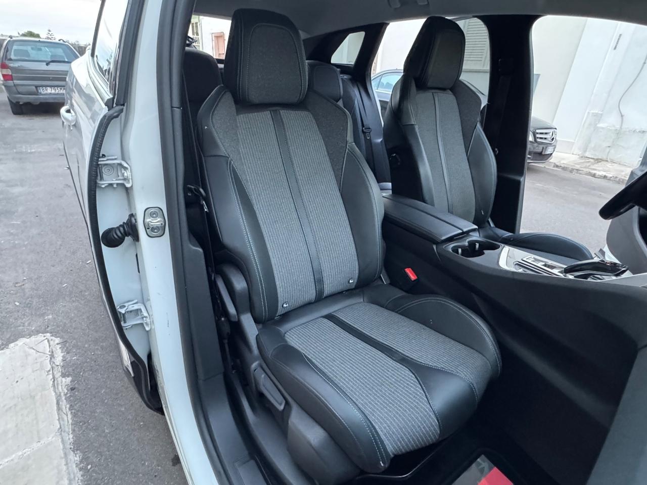 Peugeot 3008 BlueHDi 130 EAT8 Allure Pack