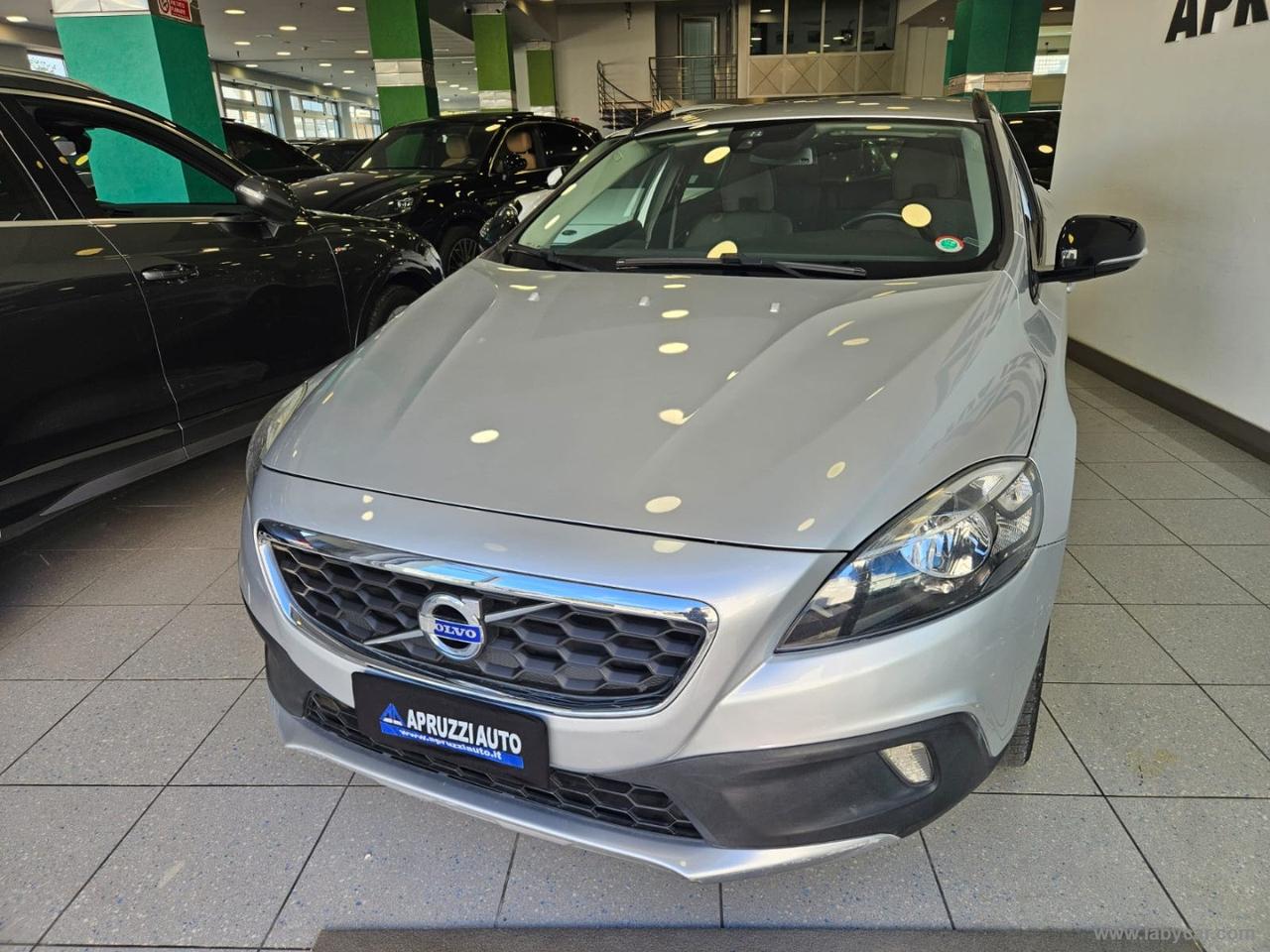 VOLVO V40 Cross Country D2 1.6 P.sh. Momentum