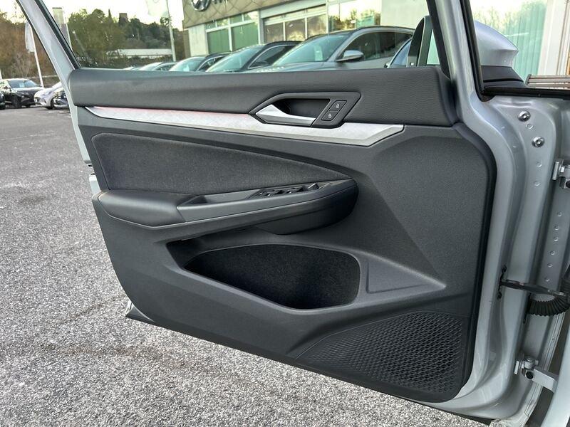 Volkswagen Golf VIII 2020 1.0 tsi evo Life 110cv