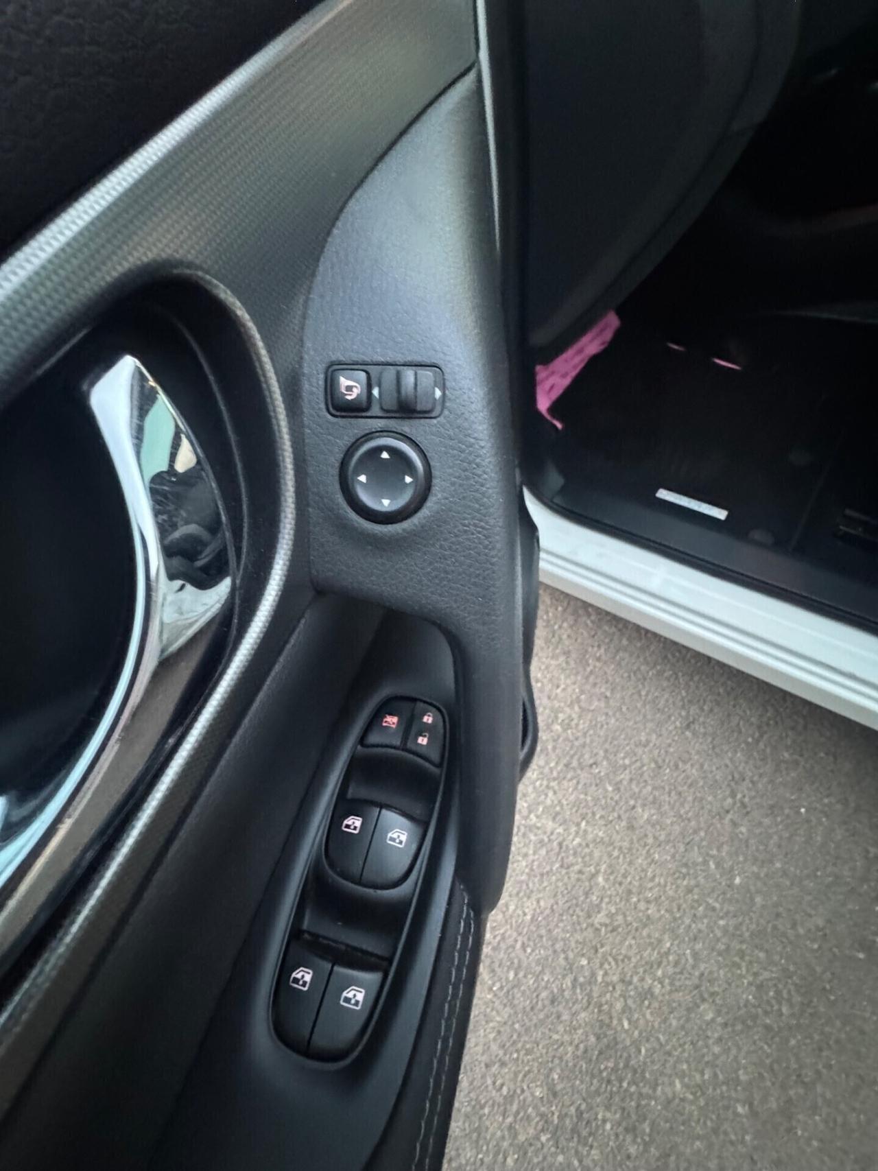 Nissan Qashqai 1.5 dCi N-Connecta tetto 360 metall