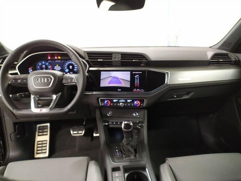 Audi Q3 Sportback 35 2.0 tdi Identity Black s-tronic
