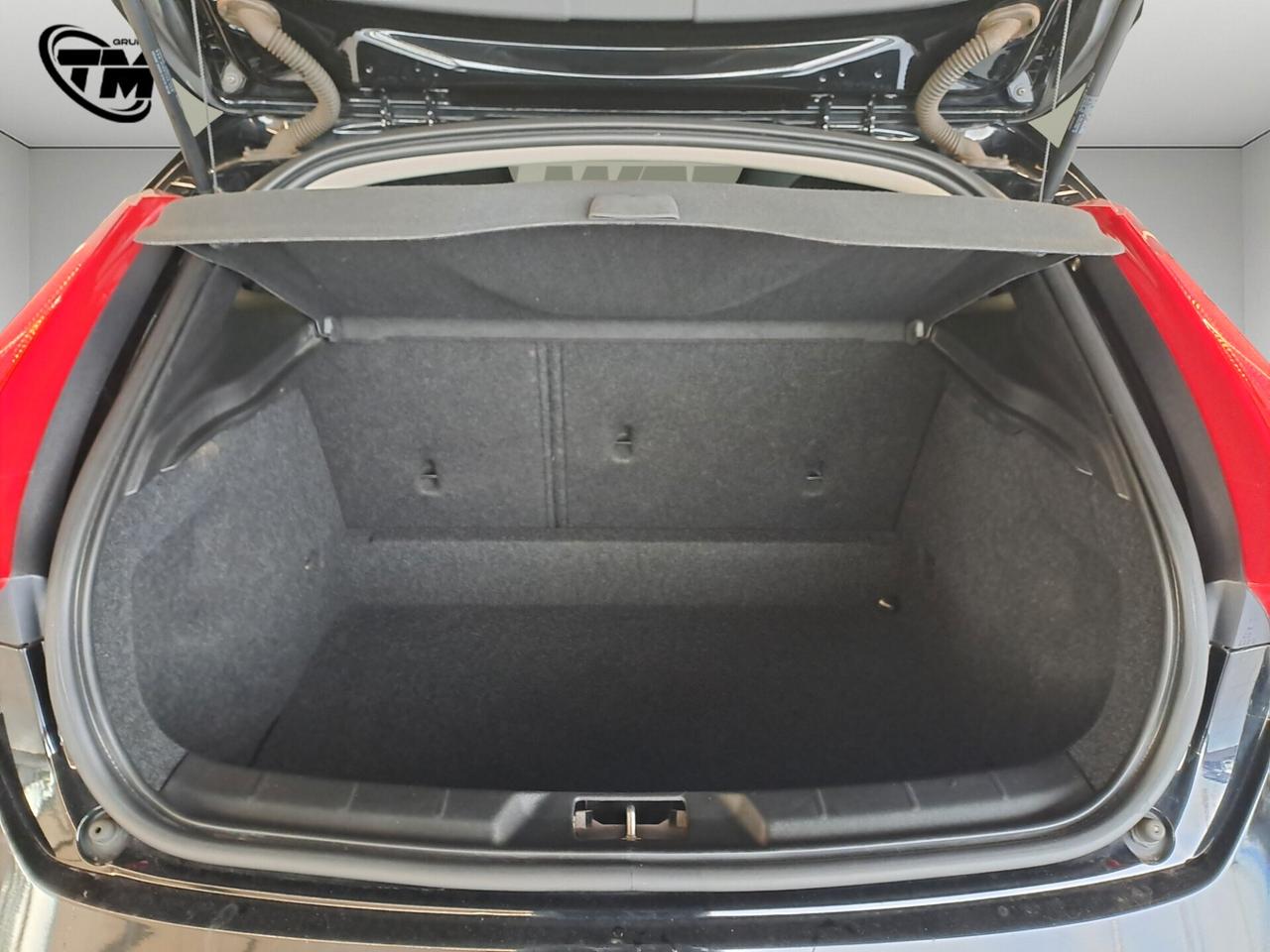 Volvo V40 D2 1.6 - NEOPATENTATI