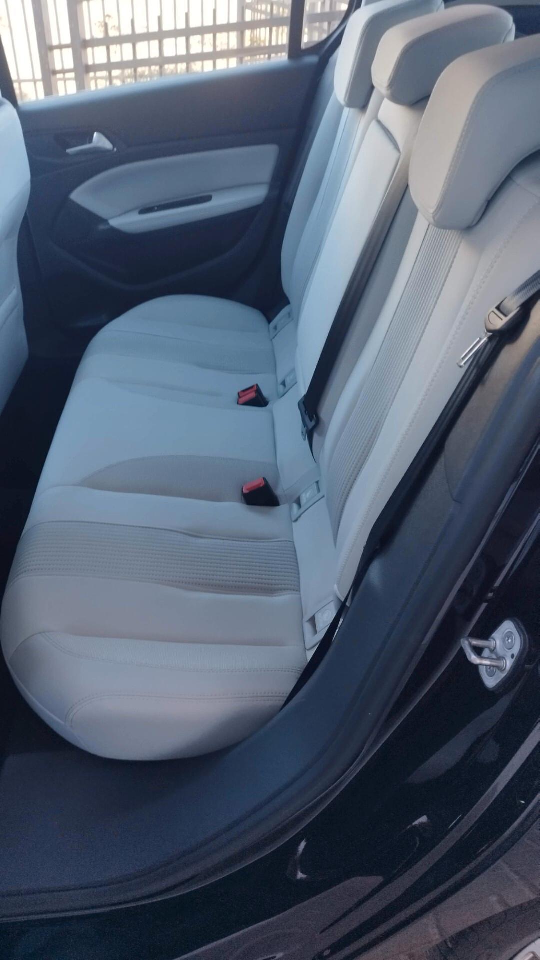 Peugeot 308 BlueHDi 130 S&S Allure