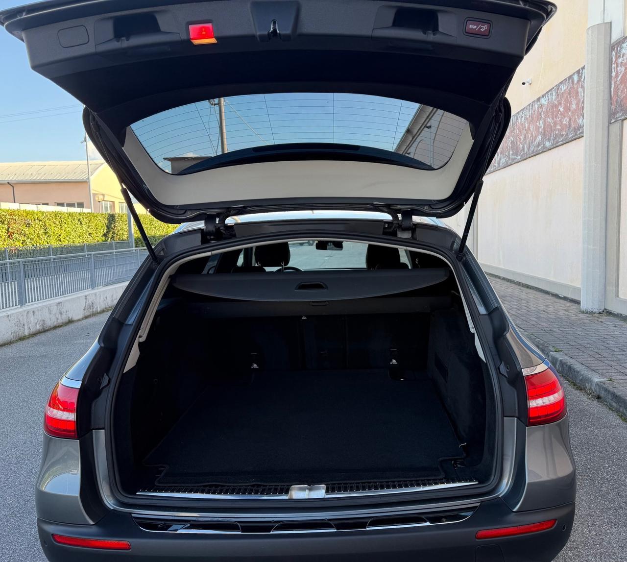 Mercedes-benz E 220 .4Matic Aut.Premium .All-Terrain