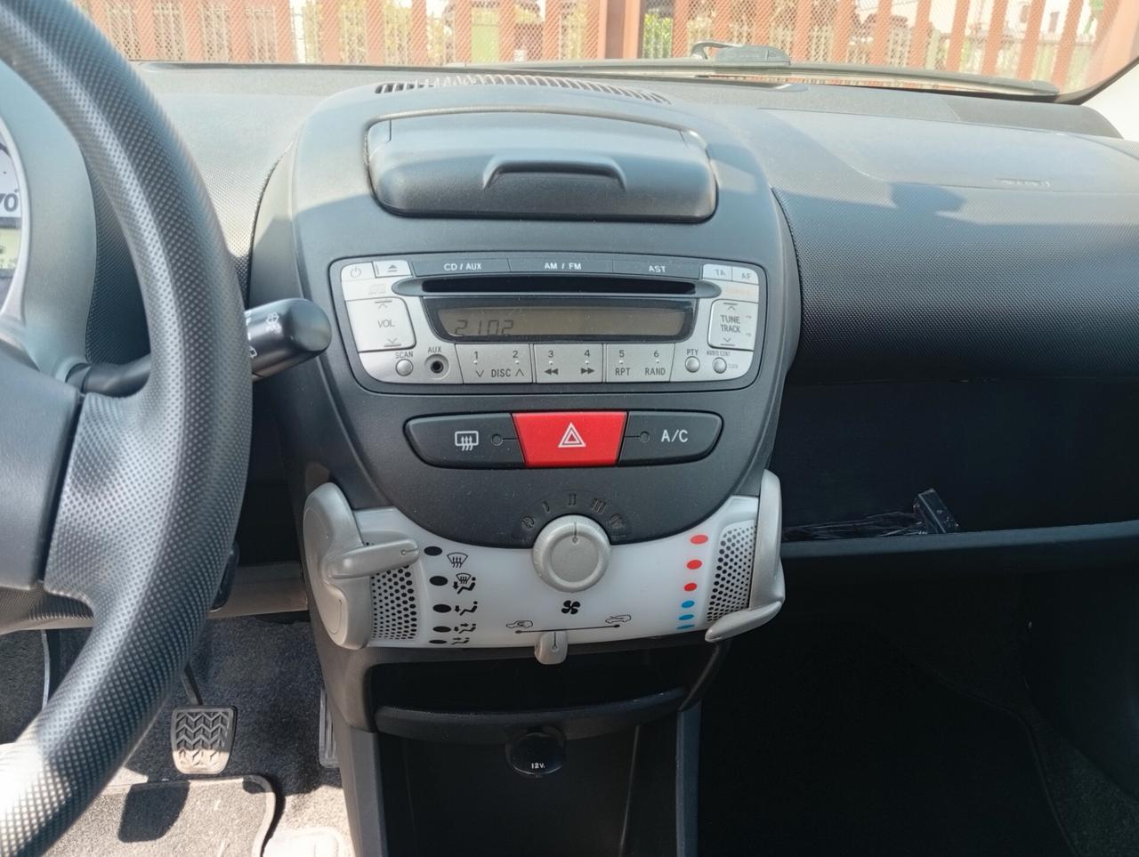 Toyota Yaris 1.0 5 porte NEOPATENTATI OK