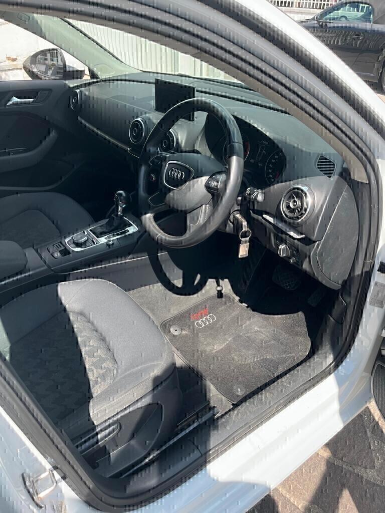 Audi A3 CAMBIO AUTMATICO 1.6 TDI GUIDA INGLESE